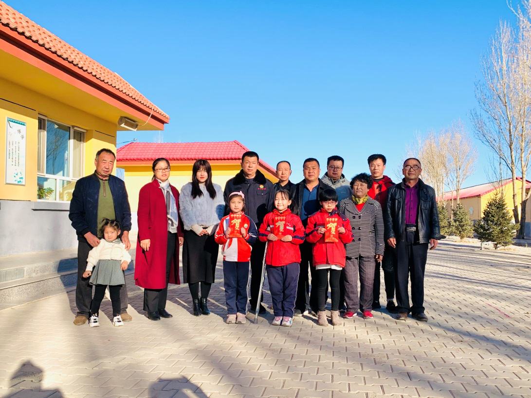 企业进校园，，，，温情暖童心